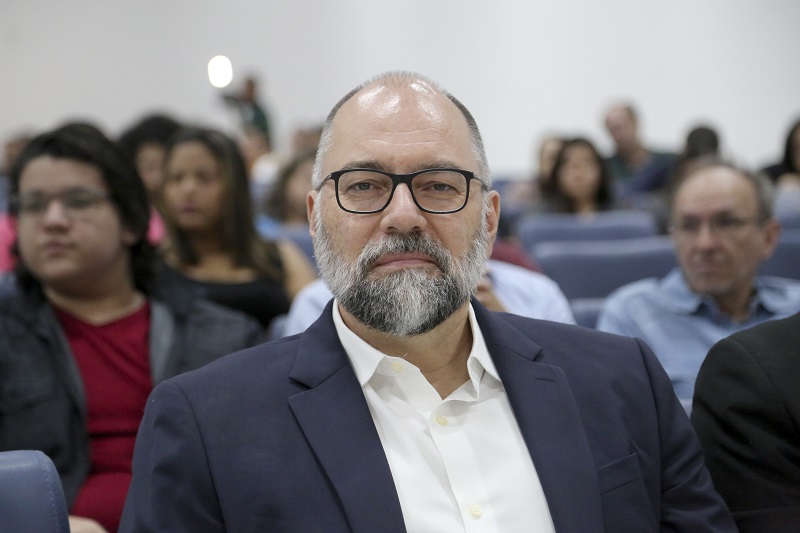 Professor Ricardo Henriques palestrante da conferência (foto: Schirlene Reis/Ascom)